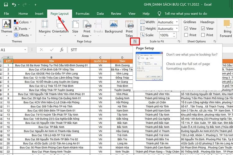 Mở file Excel cần in rồi chọn tab Page Layout