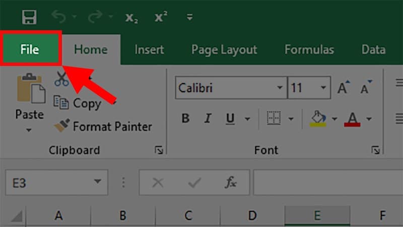 Mở file Excel và chọn tab File 